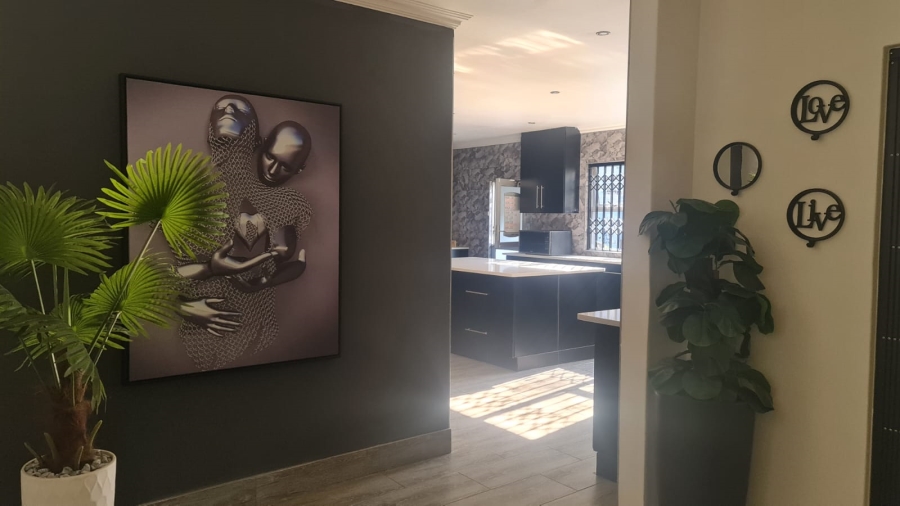 5 Bedroom Property for Sale in Protea Park North West